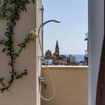 Helloapulia Parmaiorca With A/c